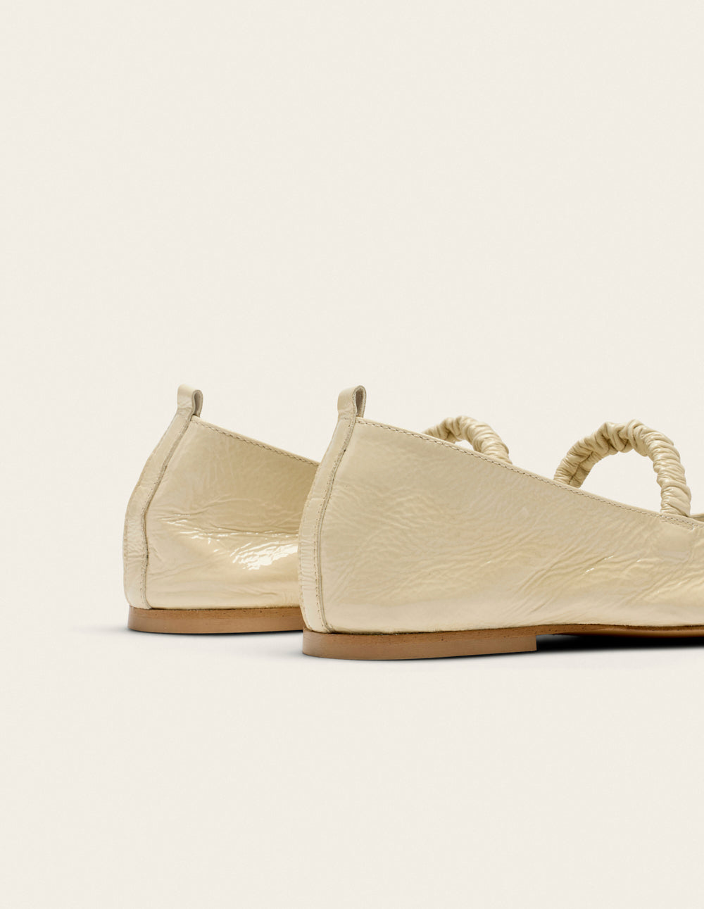 Ballerines Serra - Cuir plissé verni écru