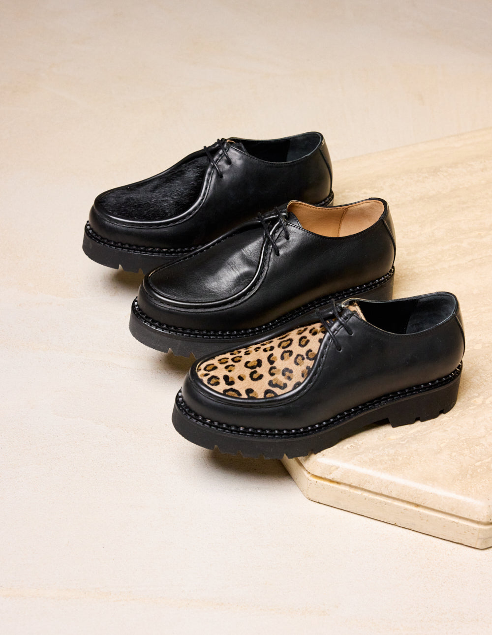 Derbies Deborah - Cuir noir et pony leopard