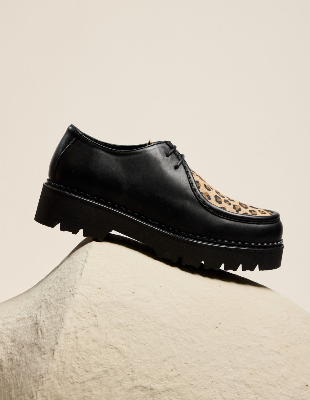 Derbies Deborah - Cuir noir et pony leopard