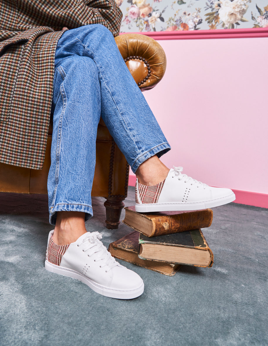Low-top trainers Renée - White leather and brick red tartan