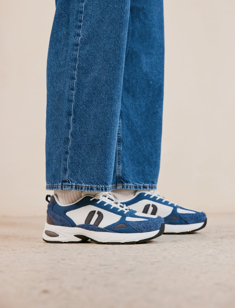 <p>TRAINERS</p>