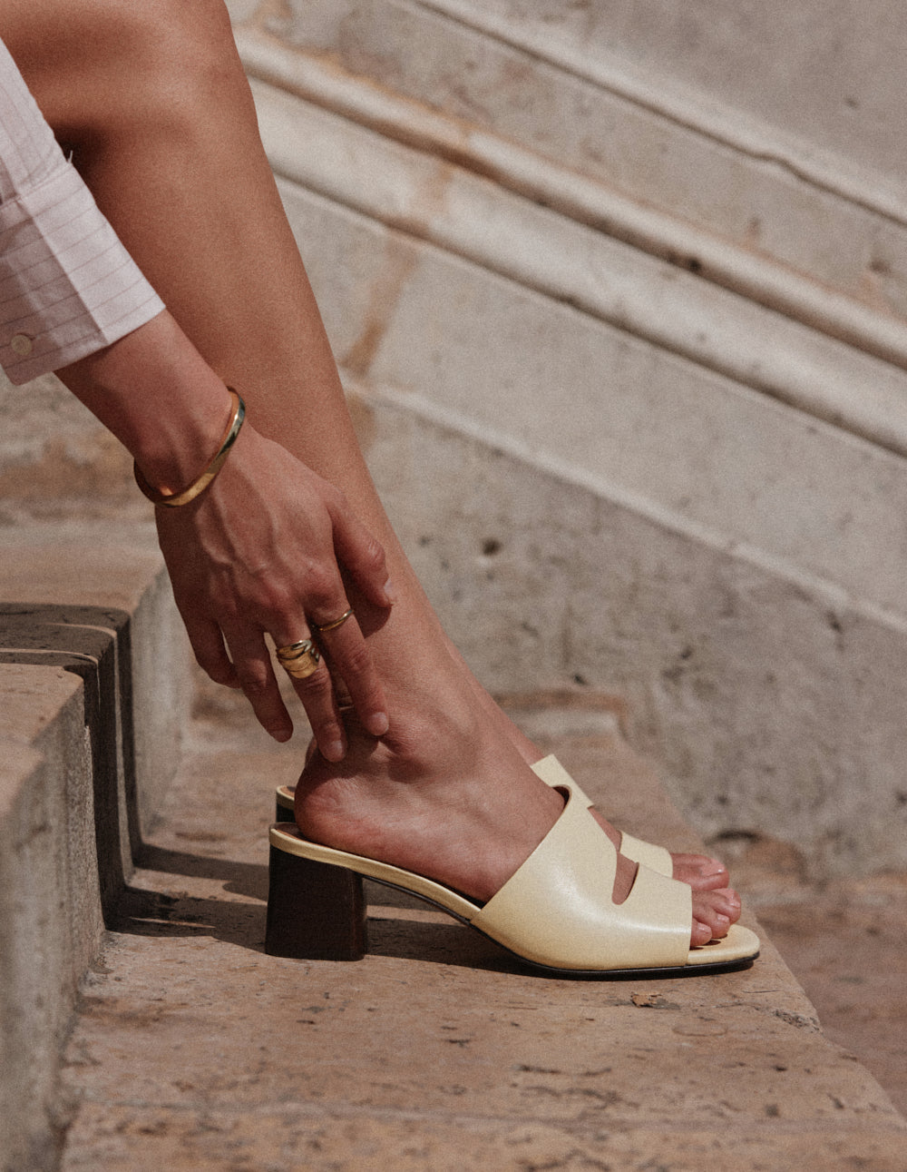 Fika mules - Pastel yellow leather