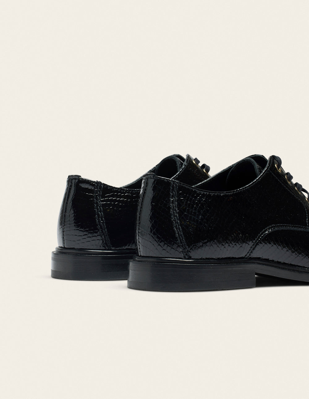 Derbies Luvi - Cuir python verni noir